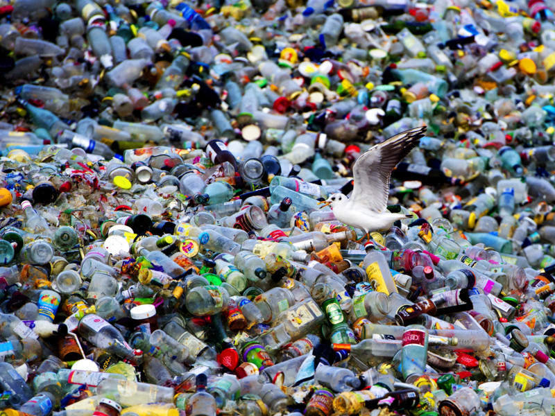 Afvalverwerkers: gebruik minder plastic 