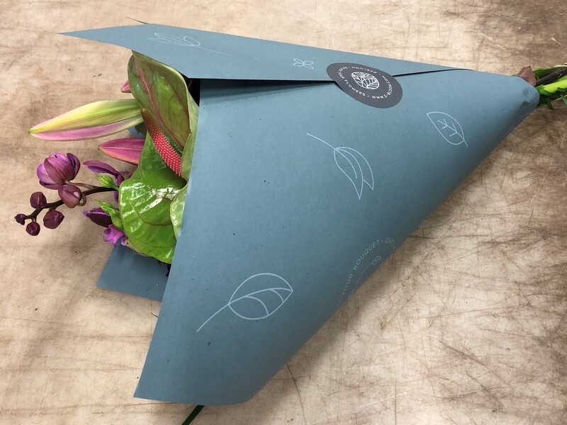 e•bloom verpakt haar bloemen in bloemen