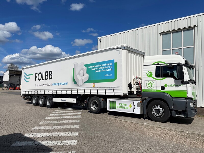 Elektrische truck rijdt voor Folding Boxboard Eerbeek