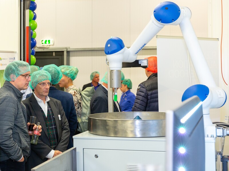 Yaskawa toont palletiseer, cobot en vision oplossingen