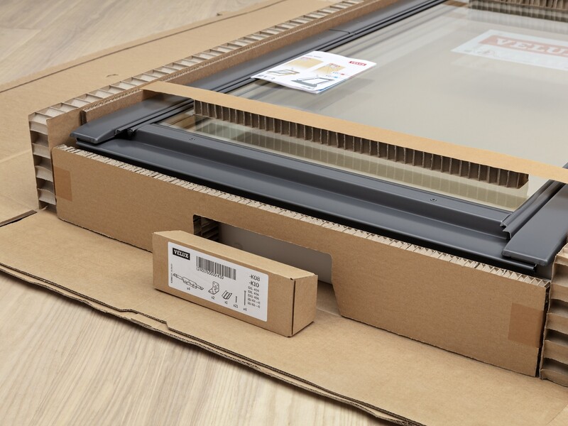 VELUX Groep bant plastic uit dakraamverpakkingen